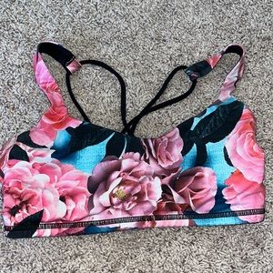 Lululemom sports bra